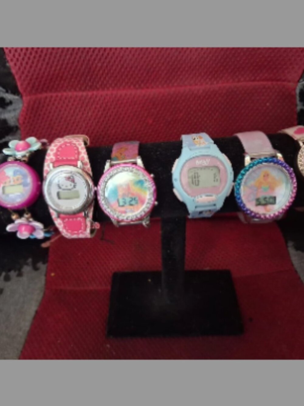 Girls watch lot